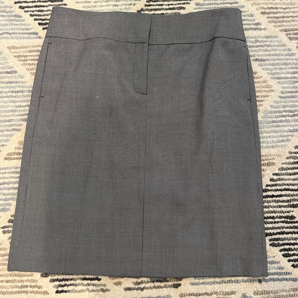 J Crew Women’s Pencil Skirt 12 Black/White tiny check pattern knee length EUC